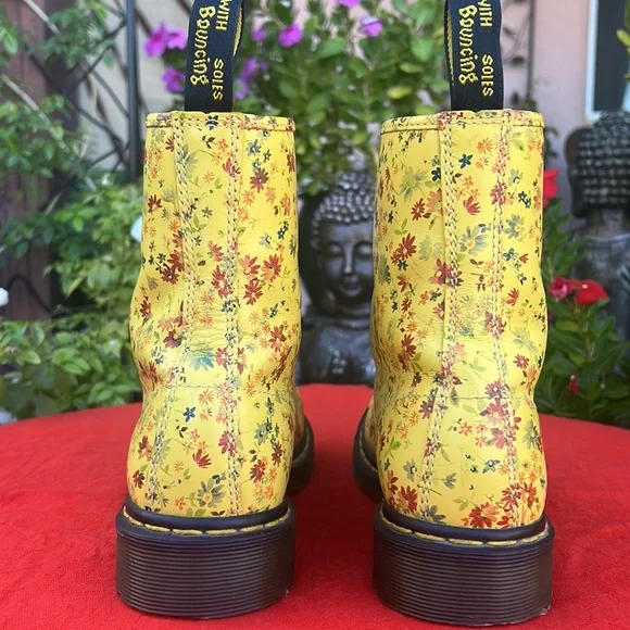 🌼 Dr. Martens Sunshine Yellow Daisy Floral 1460 Boots 🌼 - Picture 6 of 17